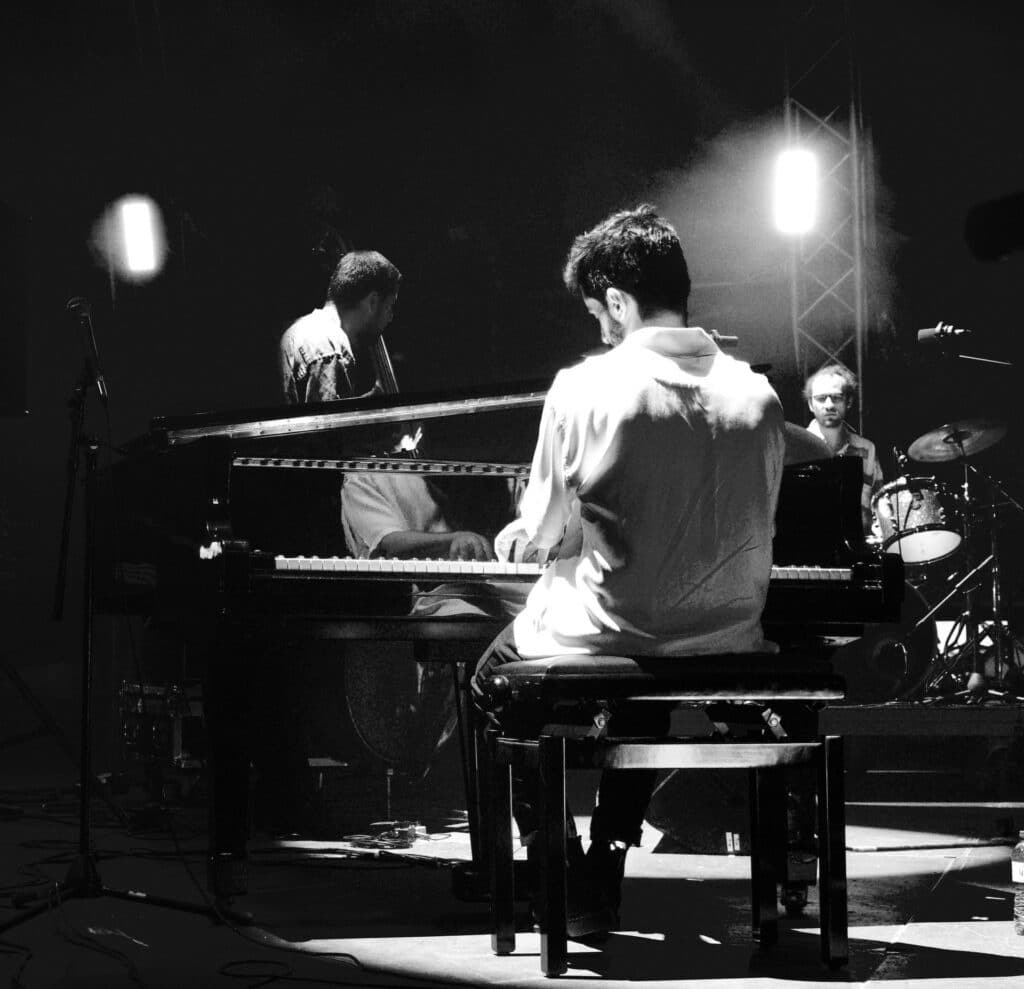 YIORGOS BERERIS TRIO artwork from Sounds Jazz Club